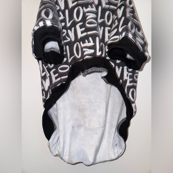 LOVE Black And White Stretch Hoodie Size XXL (For MEDIUM Sized Dogs) - Picture 5 of 5